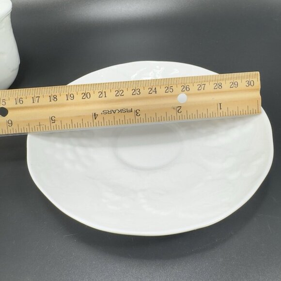 Wedgewood White Bone China Teacup Saucer Set Strawberry & Vine Pattern England - Picture 4 of 14